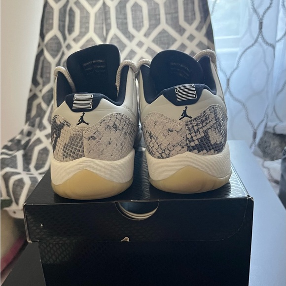 Jordan 11 Retro Low (GS) Snake Light Bone - Picture 5 of 8